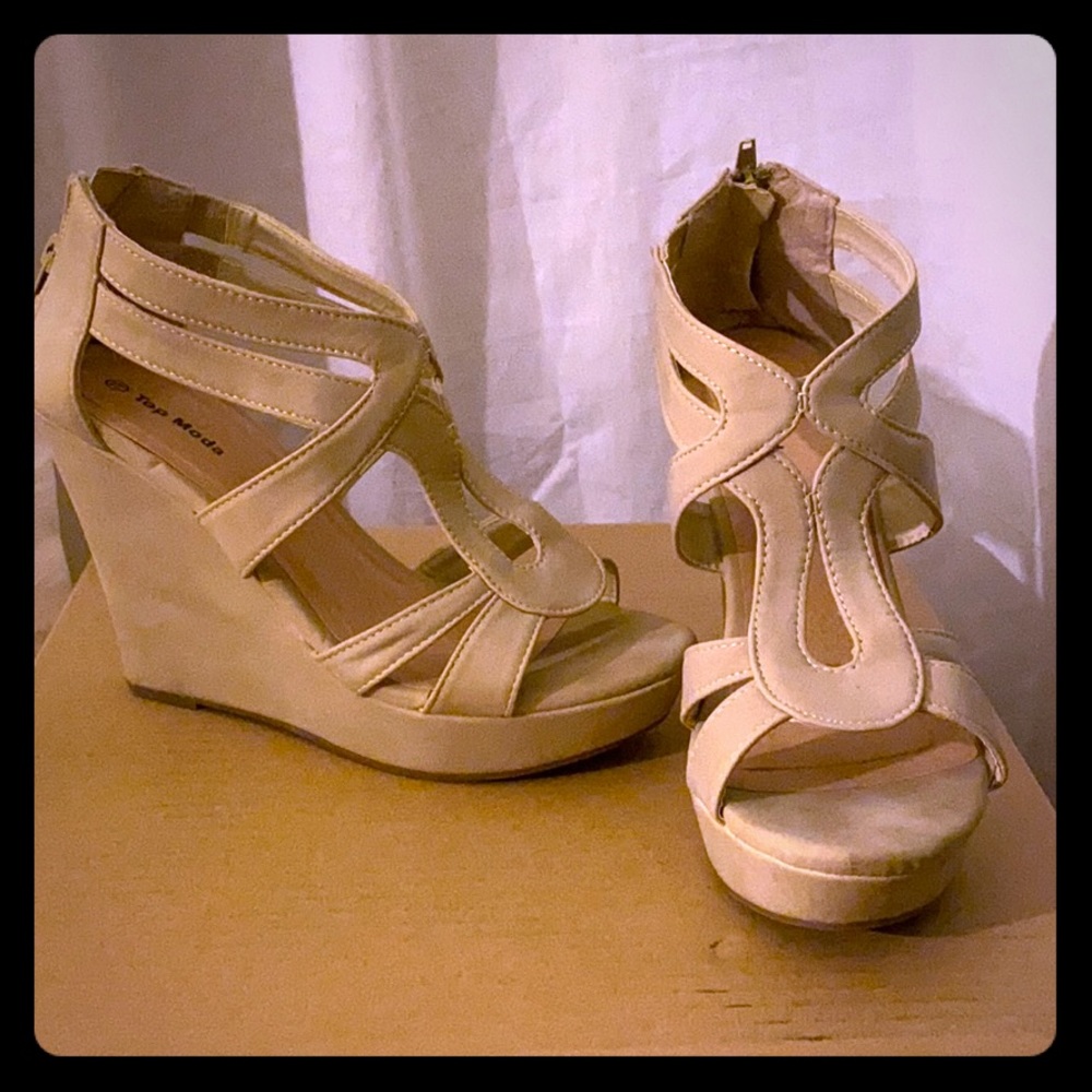 Nude wedge